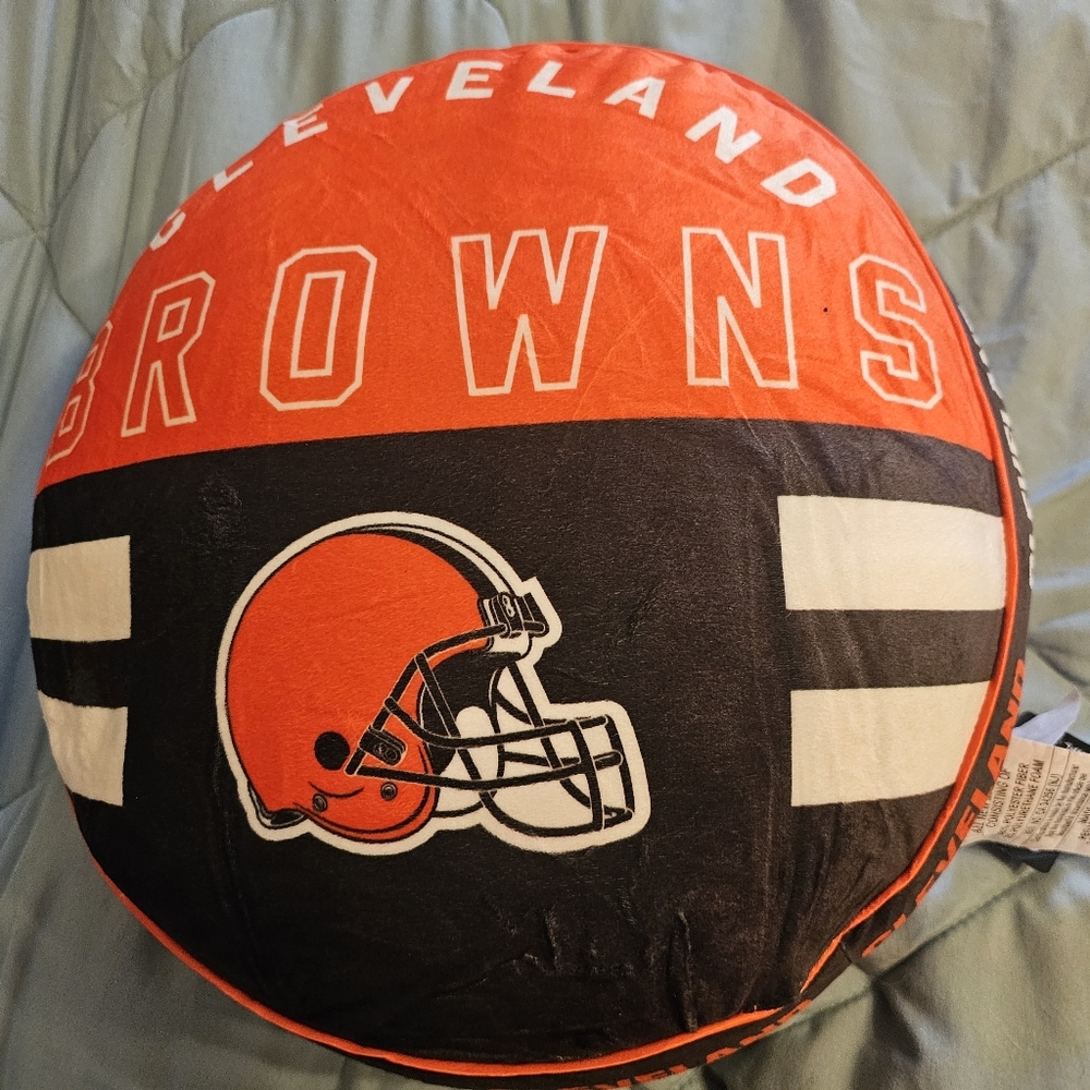 NWT NFL Cleveland Browns Circle Plushette Pillow.